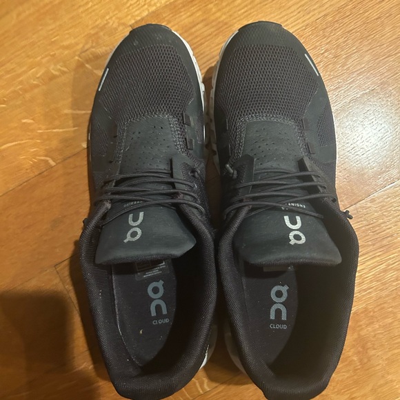 On Cloud 5 Women’s Sneakers in Black. Size 8.5. Excellent condition! - Picture 6 of 8